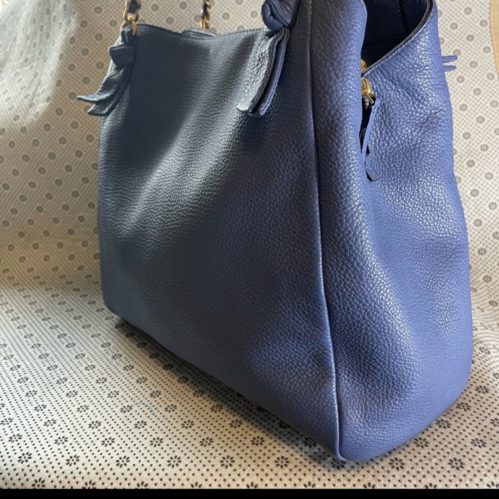 Gorgeous Tory Burch Purse Pebble Leather in Gorgeous Peridot Blue Color 💙 😍 - Picture 4 of 7